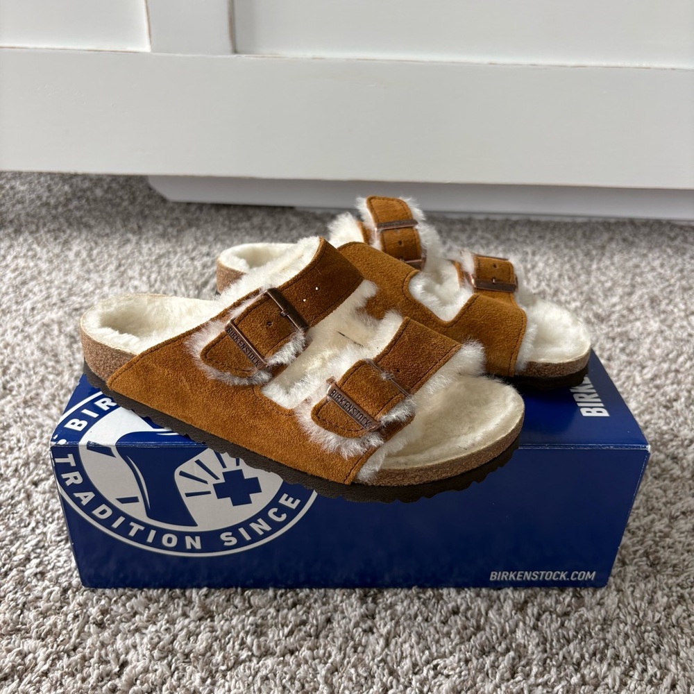 NIB Birkenstock Women's Arizona Shearling Two-Strap Slide Sandal Size 5 (36) - Picture 2 of 10